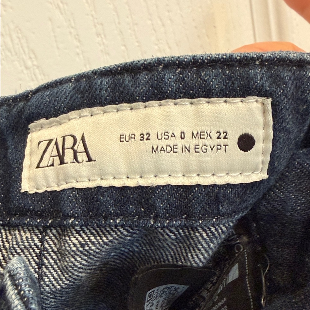Zara Women's Dark Blue Relaxed Jeans - Picture 3 of 3